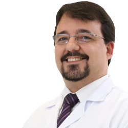 Dr. Glauco Velloso Especialista e mestre em Implantodontia (UNIGRANRIO/RJ)